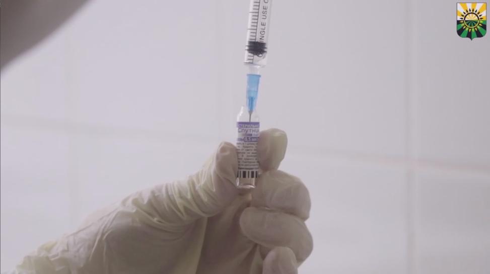 В Грозненском районе в восьми пунктах вакцинации можно сделать ревакцинацию от коронавирусной инфекции.